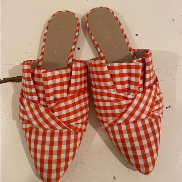 BCBG slides - Picture 1 of 2